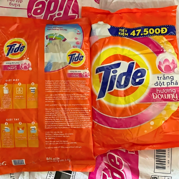 Tide Plus Downy 5KG powder detergent bag showing both front and back, highlighting product details and usage instructions.