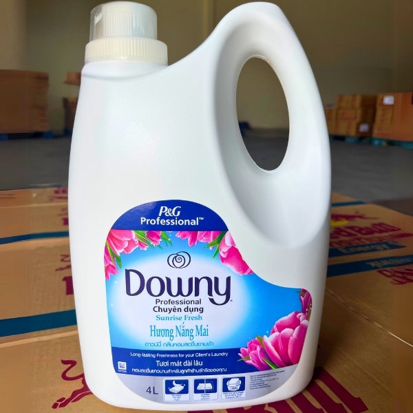 Close-up of a 4L Downy Sunrise Fresh fabric softener bottle with label details, supplied by Asia Grocery